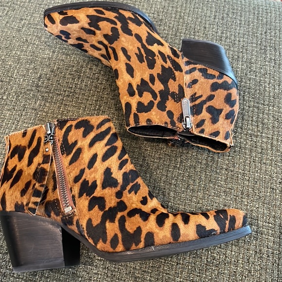 Sam Edelman leopard print booties (sz 5) - Picture 4 of 14